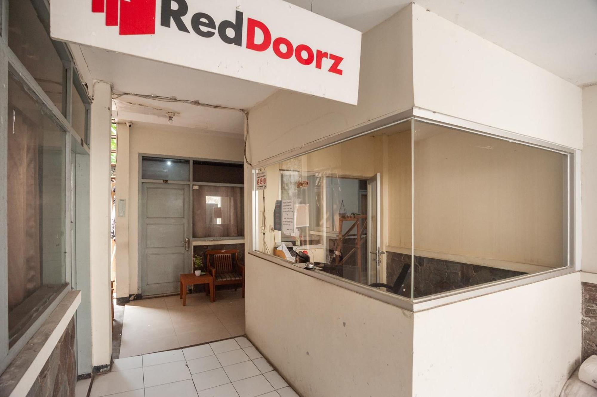 Reddoorz Plus Near Rs Pmi Bogor Kültér fotó