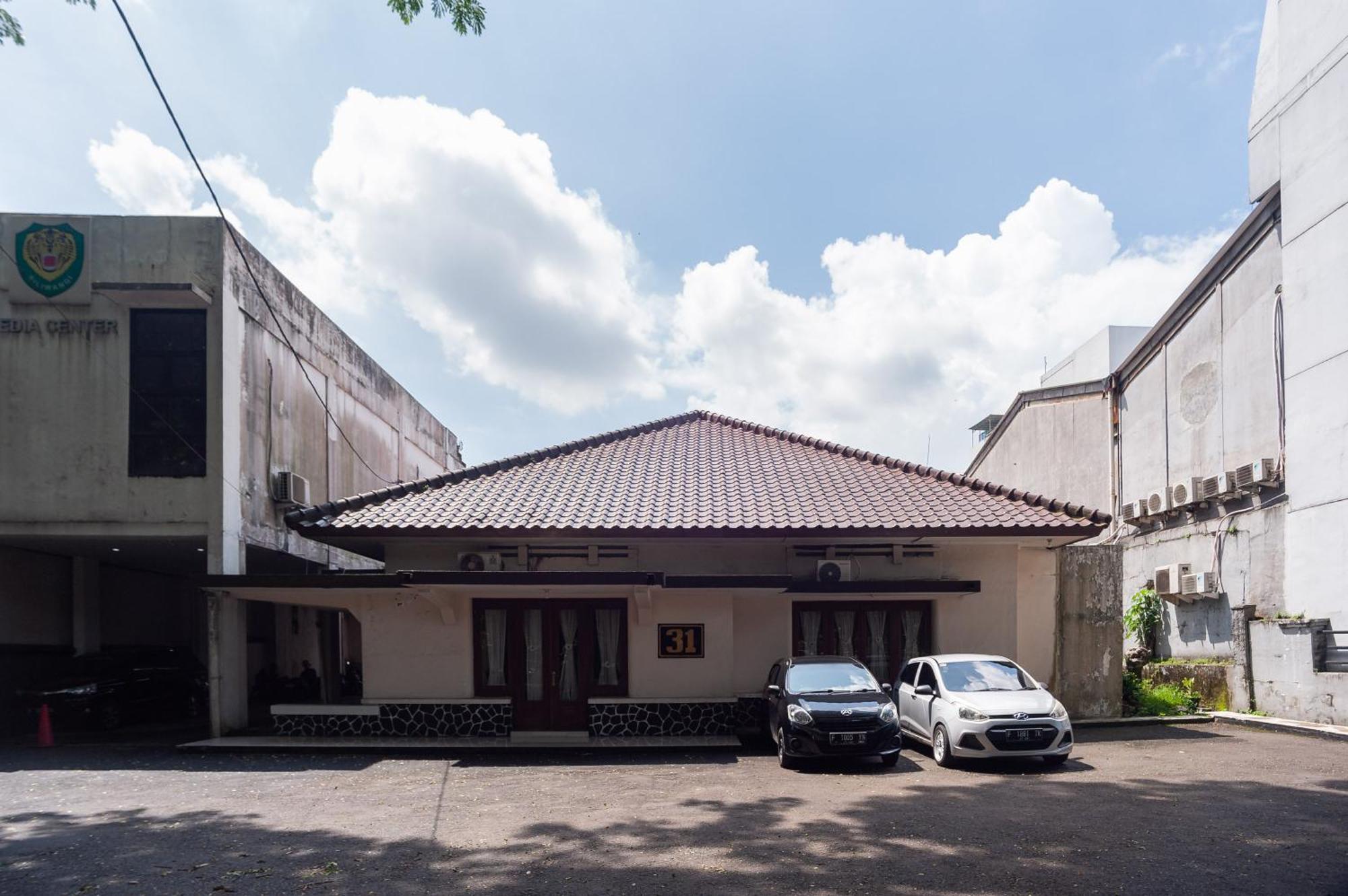 Reddoorz Plus Near Rs Pmi Bogor Kültér fotó